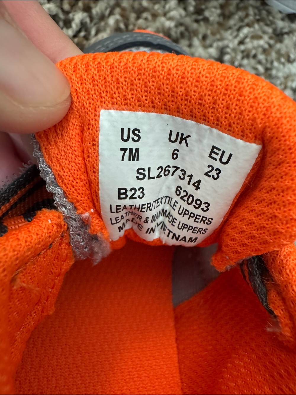 Saucony Kids' Gray and Orange Athletic Sneakers. BRAND NEW size 7 - Picture 3 of 3